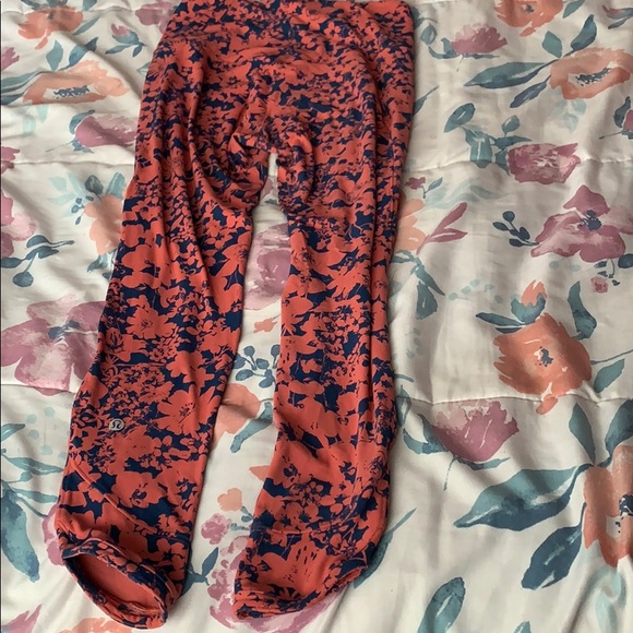 7/8 lululemon leggings - Picture 2 of 4